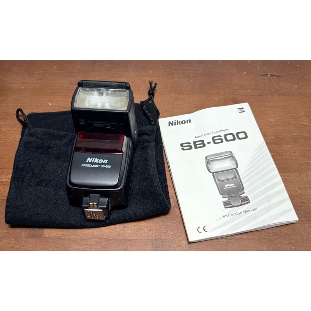 Nikon Autofocus Speedlight SB-600 Flash For DSLR Cameras w/soft case & manual